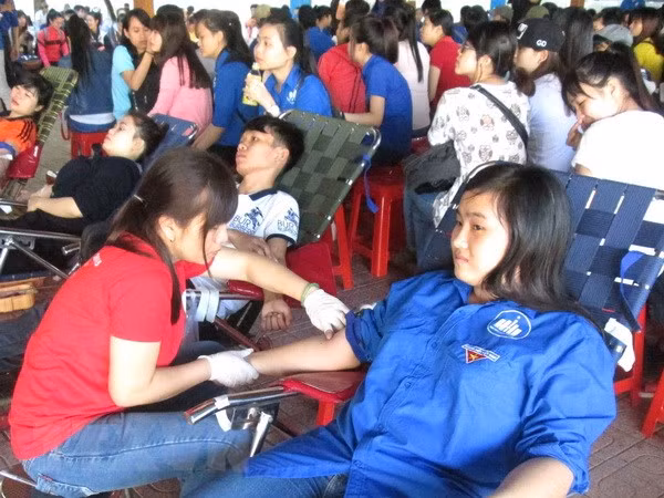 HCM City lacks blood for medical treatment at year-end ảnh 1