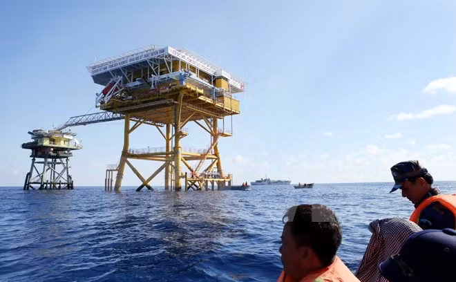 Naval soldiers who died on southern continental shelf commemorated ảnh 1