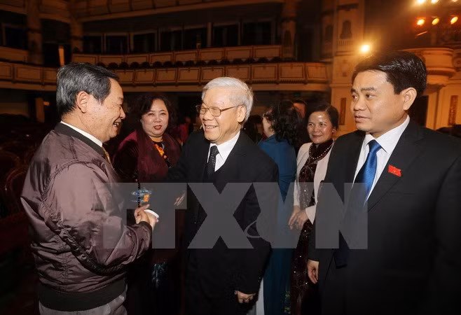 Leaders meet Hanoi NA deputies of different generations ảnh 1