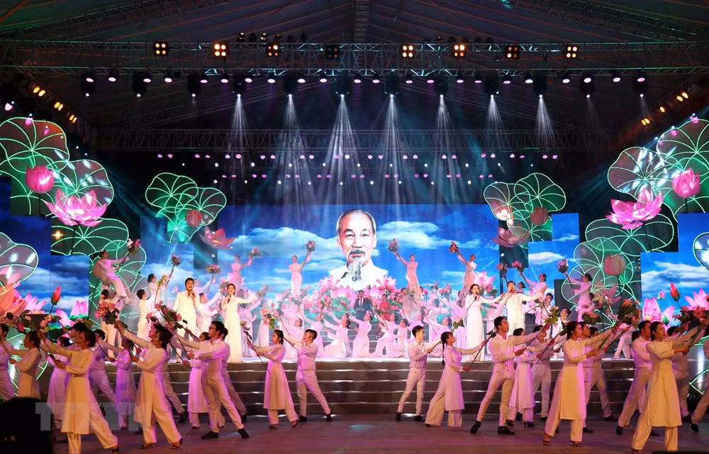 Special programme marks President Ho Chi Minh's 132nd birthday ảnh 1