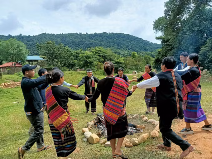 Ethnic minorities receive ecotourism training ảnh 2
