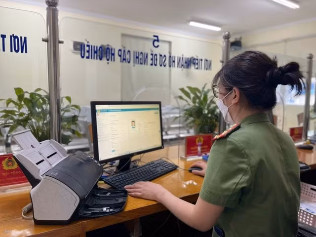 Ordinary passports with electronic chips to be issued from next month ảnh 1