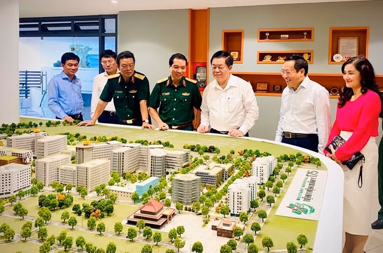 Party official visits hospitals ahead of Vietnamese Doctors’ Day ảnh 1