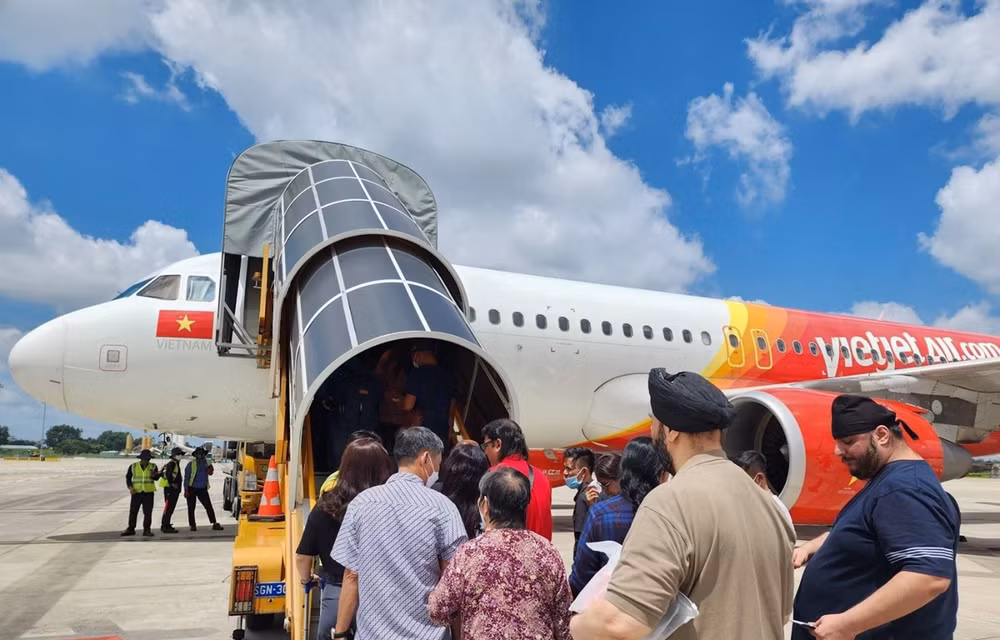 Vietjet reports over 900 billion VND in profit in Q4/2022 ảnh 1