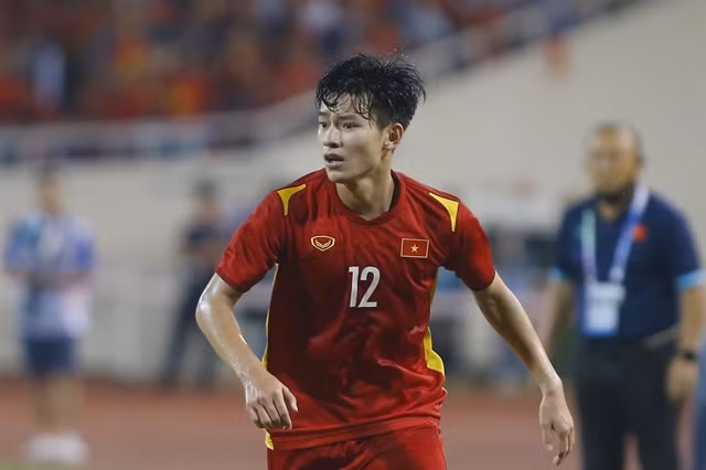 Coach Troussier names initial 41-man squad for SEA Games ảnh 1