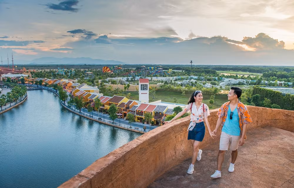 Vietnam holds great potential for tourism development for young travellers ảnh 2