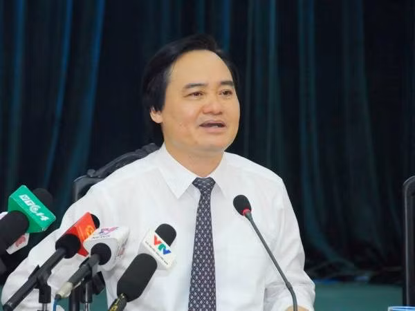 Minister pledges to work harder to improve human resource quality ảnh 1