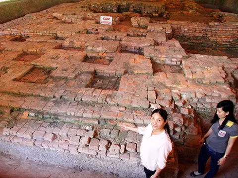 More architectural works and objects found in Go Thap ảnh 1