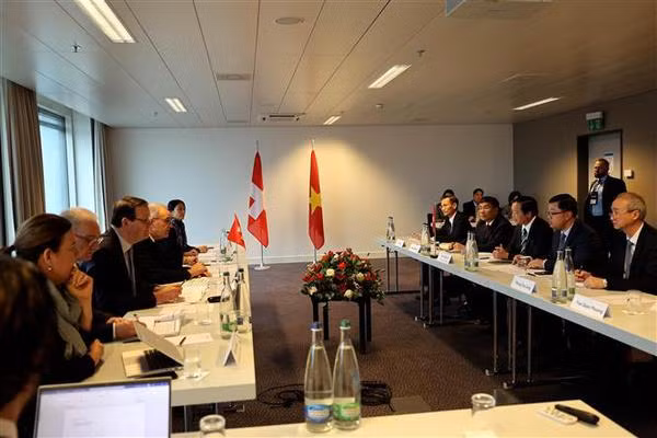 Deputy PM asks for Switzerland’s cooperation in education, technology ảnh 2