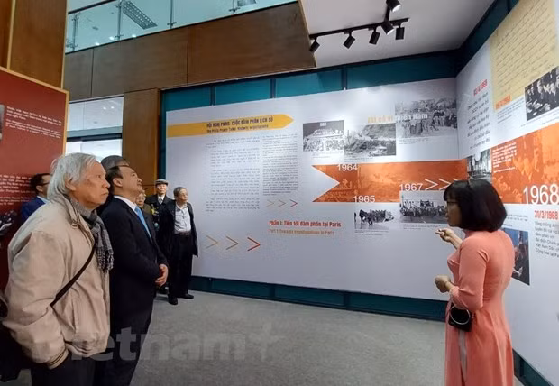 Exhibition spotlights Paris Conference 50 years ago ảnh 1