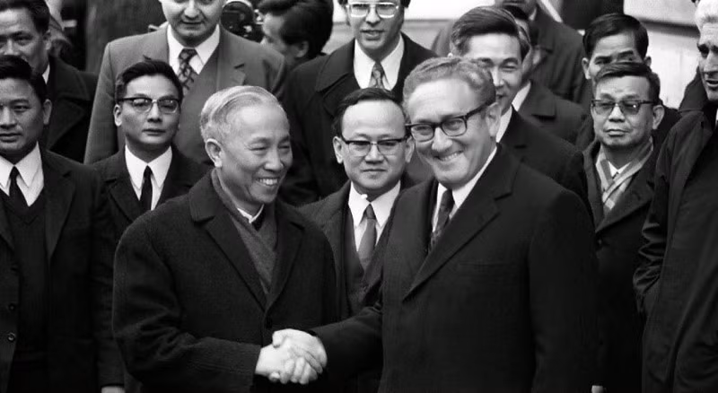 Exhibition spotlights Paris Conference 50 years ago ảnh 3