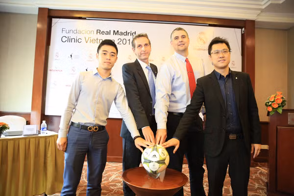 Real Madrid to hold footie camp in Hanoi ảnh 1 Real Madrid to hold footie camp in Hanoi ảnh 1