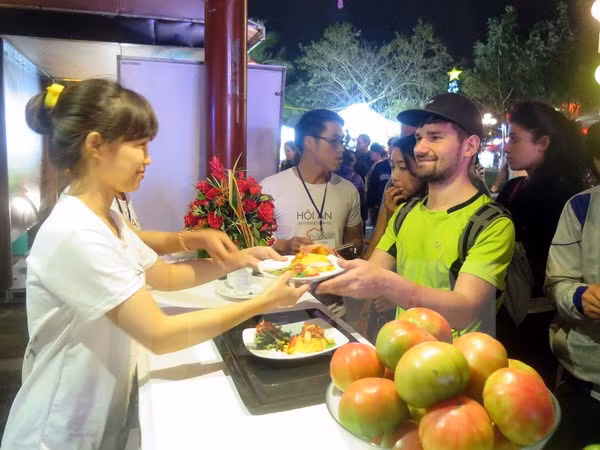 Hoi An International Food Festival opens ảnh 1