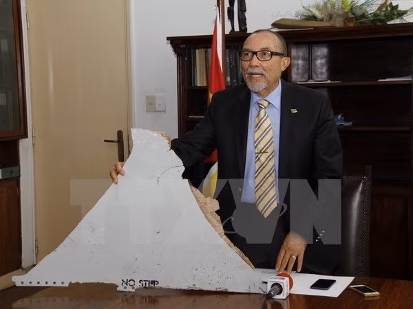 Malaysia confirms debris in Mozambique has MH370 features ảnh 1