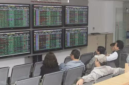 VN index advances on energy stocks ảnh 1