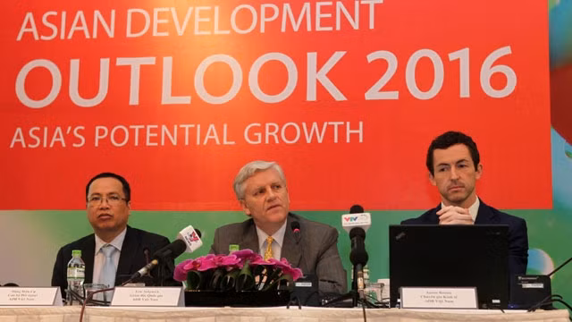 Vietnam’s economy to grow 6.7 percent in 2016: ADB ảnh 1