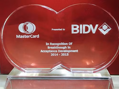 BIDV wins international recognition for card services ảnh 1 BIDV wins international recognition for card services ảnh 1