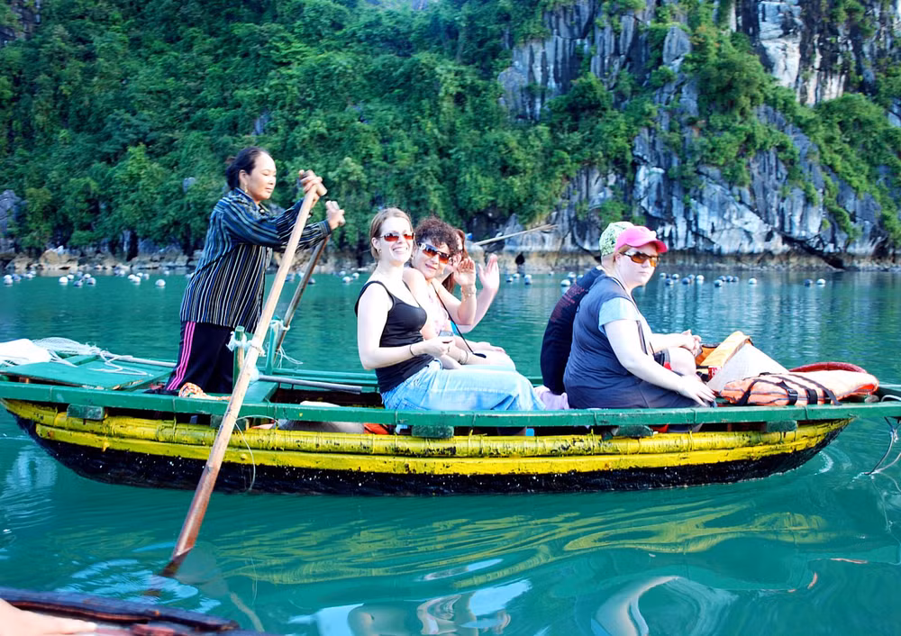 Vietnam seeks to lure tourists from Western Europe ảnh 1