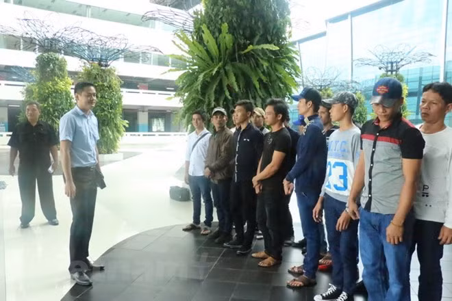 Indonesia returns 16 Vietnamese fishermen ahead of Tet ảnh 1