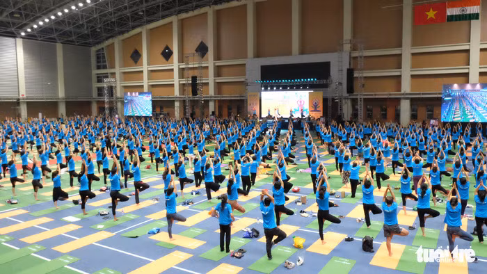 Fourth International Day of Yoga observed in Hanoi ảnh 1