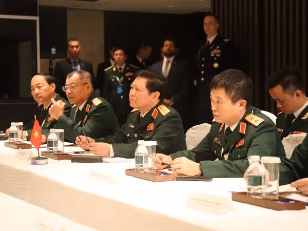 Minister Lich meets Australian, French, Japanese defence chiefs ảnh 1