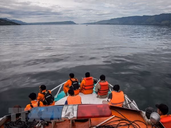 Indonesia uses sonar technology in Lake Toba search ảnh 1 Indonesia uses sonar technology in Lake Toba search ảnh 1