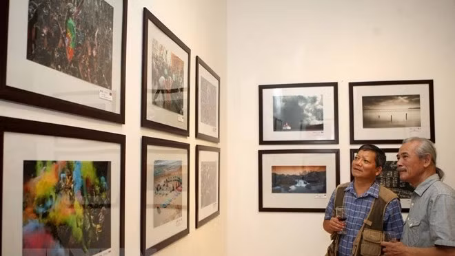American photographic society’s exhibition opens in Hanoi ảnh 1