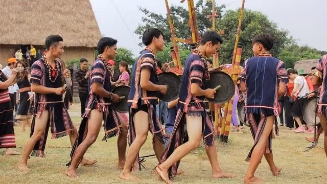 Diversity of Central Highlands’ culture introduced at ethnic village ảnh 1