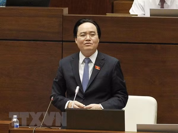Cabinet members field questions on education, training ảnh 1