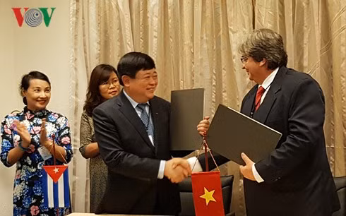 VOV steps up radio broadcast cooperation with Cuban partner ảnh 1