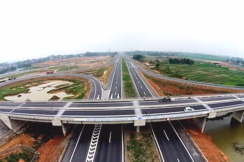 Transport Ministry speeds up North-South expressway ảnh 1