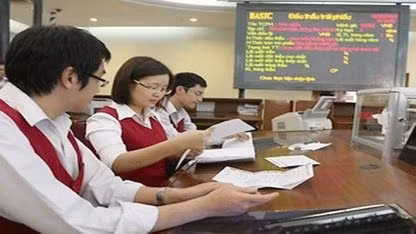 Finance ministry to ease G-bond rules ảnh 1