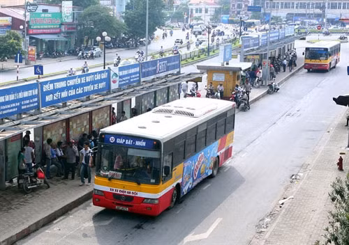 Hanoi buses strive to serve more riders ảnh 1 Hanoi buses strive to serve more riders ảnh 1