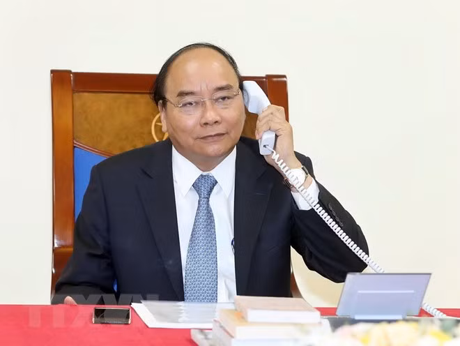 Vietnamese, Danish PMs hold telephone talks ảnh 1