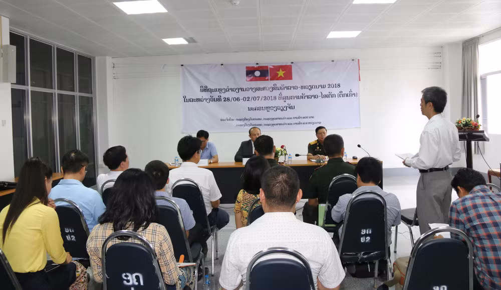 Trade fair to display best products of Vietnam, Laos ảnh 1