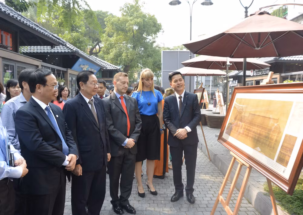 Exhibition features French architecture in Hanoi ảnh 1