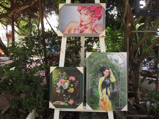 First rose festival held in Hanoi ảnh 1