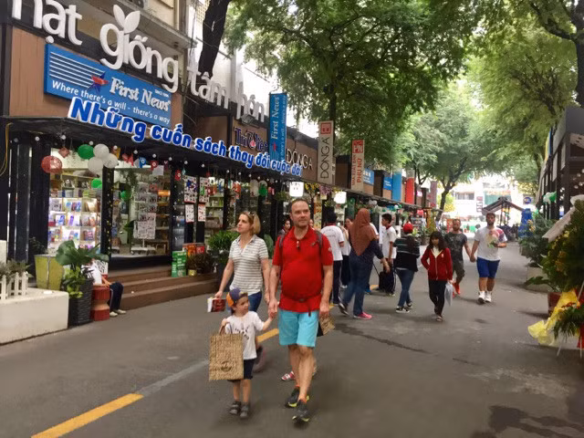 HCM City: Book Street to spotlight Russian publications ảnh 1