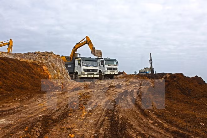 Vietnam, Lao sign iron ore mining contract ảnh 1