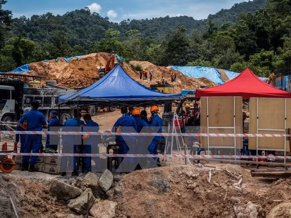 Malaysia: 11 people dead, missing in landslide ảnh 1