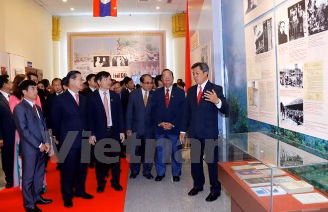 Exhibition spotlights Vietnam-Laos special solidarity ảnh 1