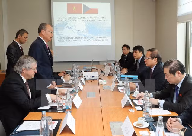Vietnam, Czech firms sign MoU on cyber security cooperation ảnh 1