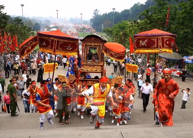 Hung Kings Temple Festival in full swing ảnh 1