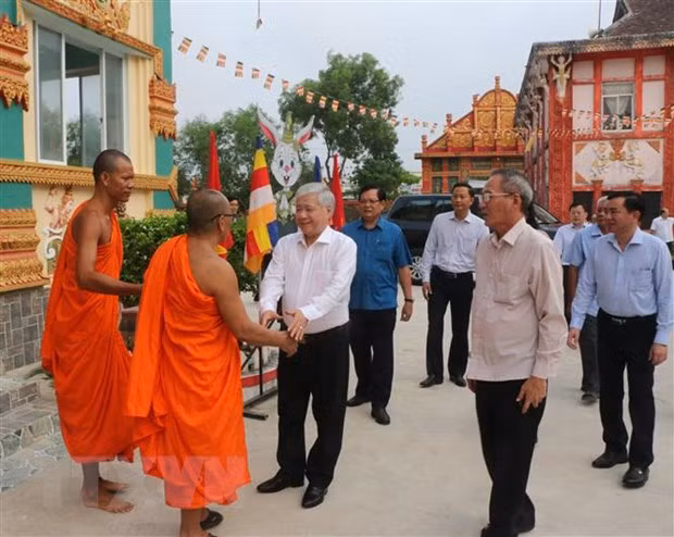 Front official joins Khmer ethnic people's traditional new year festival ảnh 1