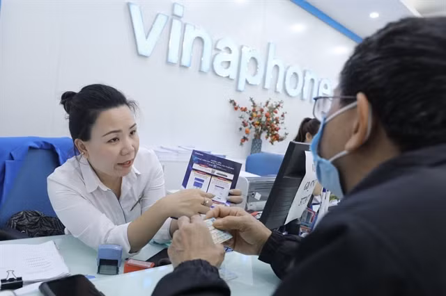 1.2 million phone users face having SIM cards two-way locked ảnh 1