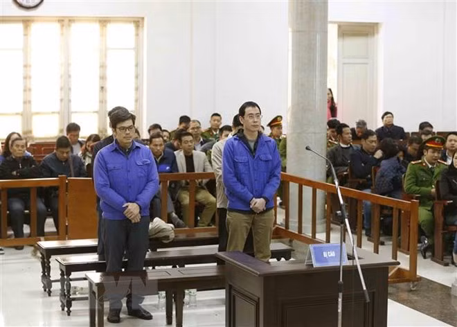 Former petrochemical executives receive 4-8 years in prison ảnh 1