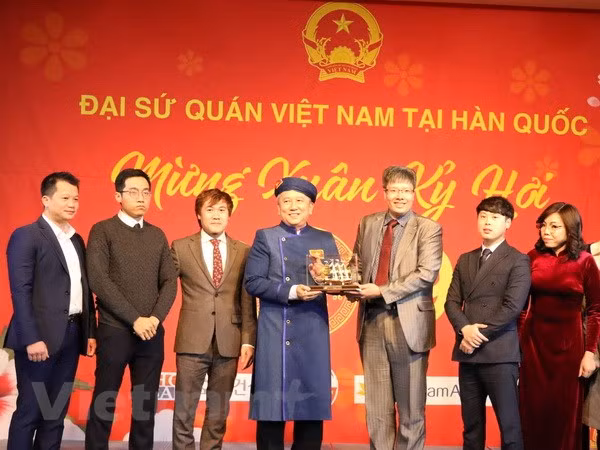 Overseas Vietnamese in Cambodia, RoK welcome Tet ảnh 2