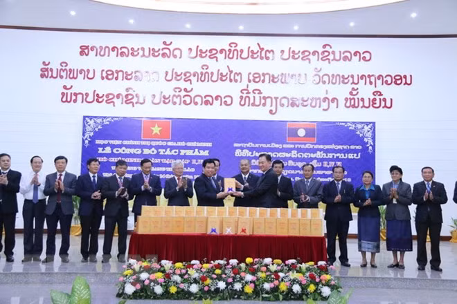 More volumes of Ho Chi Minh’s Complete Works translated into Lao ảnh 1