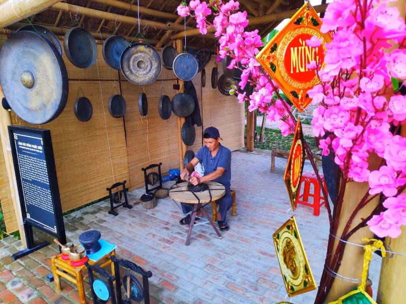 Craft villages shine in Hoi An’s Tet programme ảnh 1