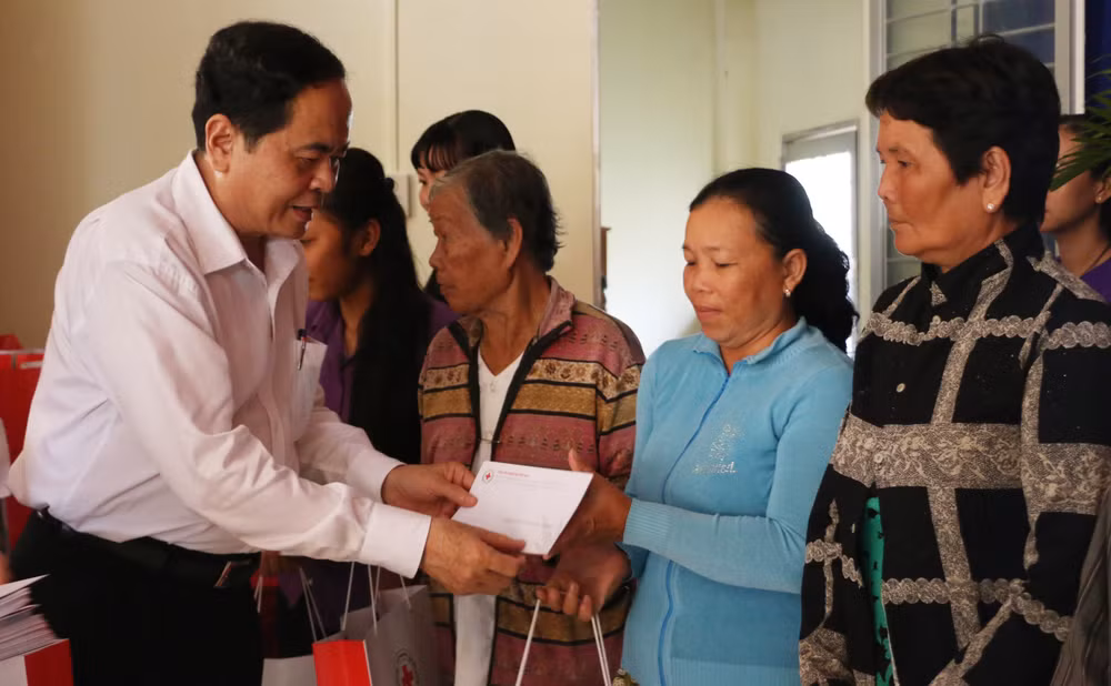 Fatherland Front leader pays pre-Tet visit to An Giang province ảnh 1